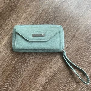 HP🥳🛍Tahari Wristlet